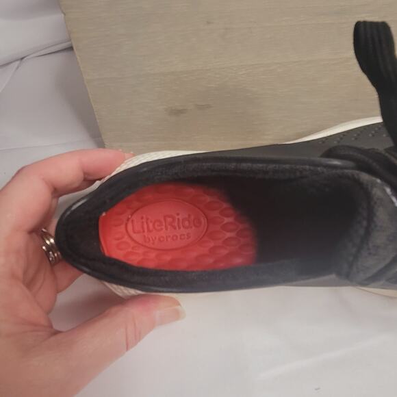 Crocs- Women's Literide Pacer Lace up Sneakers- Black- size 7 - Picture 6 of 7